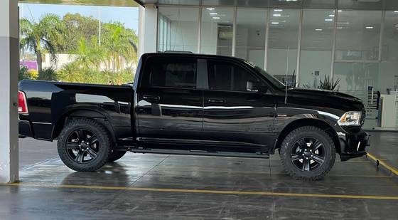 RAM CLASSIC 5.7 V8 GASOLINA LARAMIE CD 4X4 AUTOMÁTICO RAM CLASSIC 5.7 V8 GASOLINA LARAMIE CD 4X4 AUTOMÁTICO